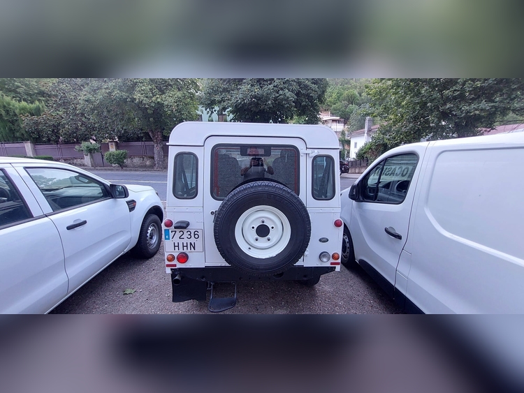 Land Rover Defender 122CV foto 7